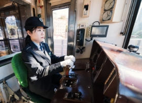 運輸 運転士